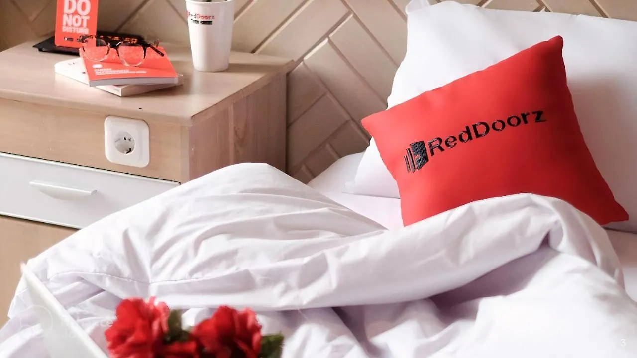 Reddoorz Yen Nam Hotel Hoang Van Thu Ho Chi Minh City
